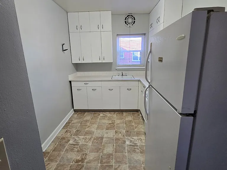 808 State St — Photo 7