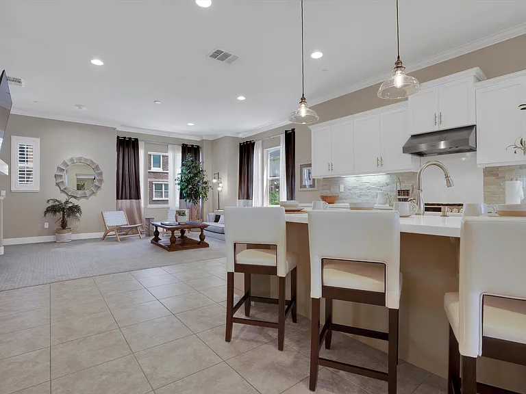 Lexington Ln — Photo 10
