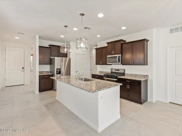 11050 S Rila Dr, Vail, AZ 85641