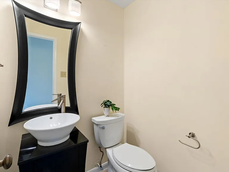 3807 Forest Village Dr — Photo 15