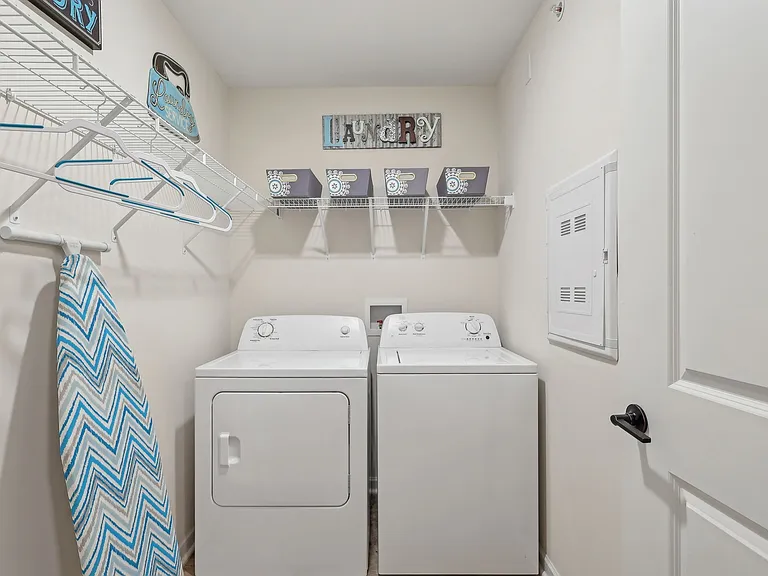 Nicholas Place Apartments — Photo 41