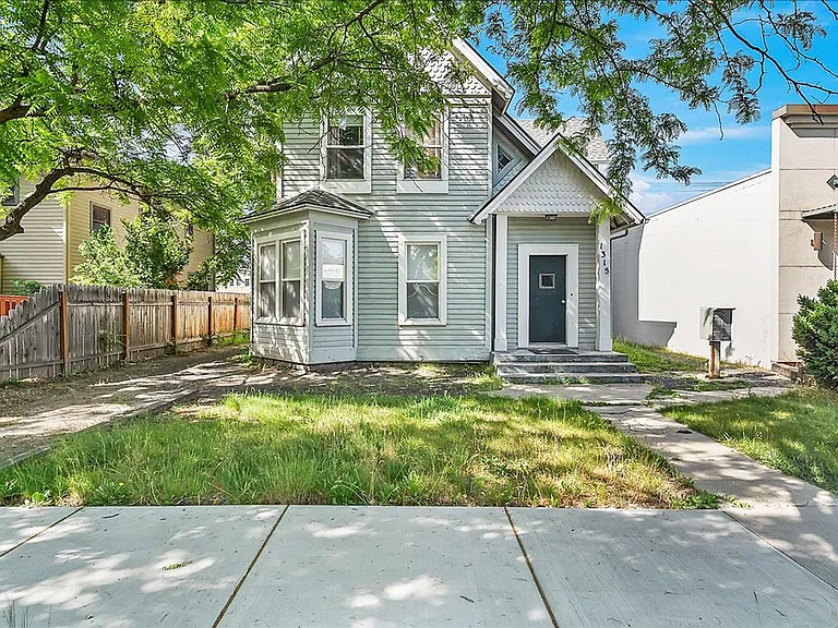 1315 W Jefferson St — Photo 1