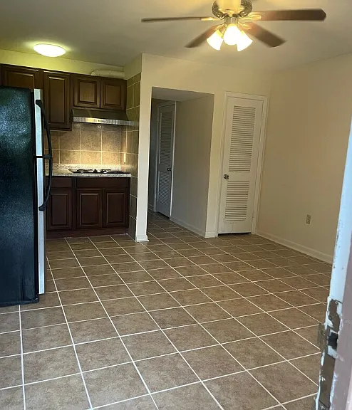 Alhambra Apartments — Photo 1