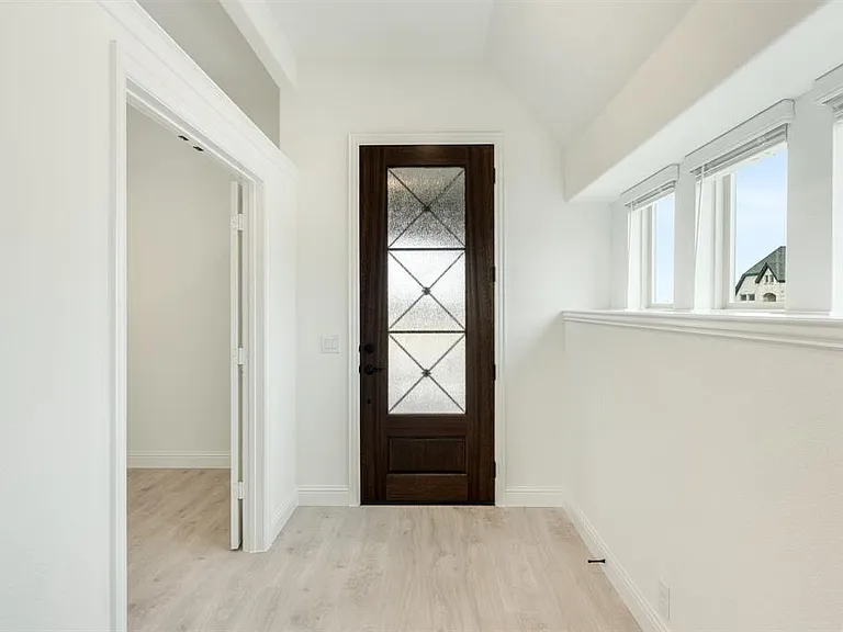 1032 River Oaks Dr — Photo 4