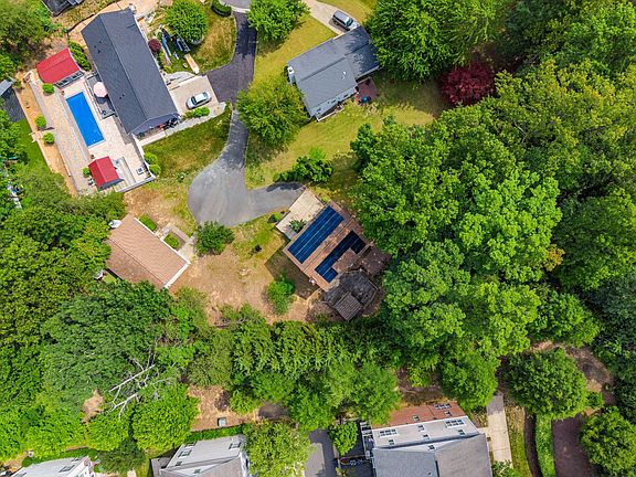 4th image of 18252 Linton Ct