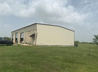 490 Coyote Run Rd, Dale, TX 78616