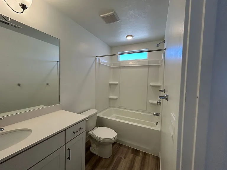1712 E Fall St — Photo 6
