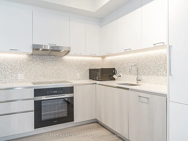 8188 Yonge St #627 — Photo 9