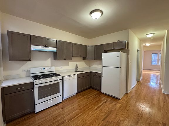 4th image of 3334 W Dickens Ave #2