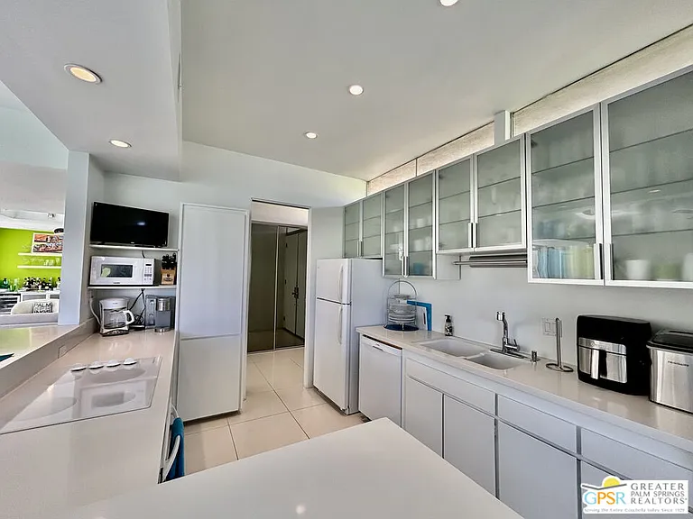 16 Lakeview Cir — Photo 54
