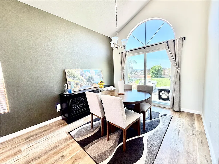 39711 Barberry Ct — Photo 6
