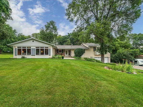 16240 Hillcrest Ln, Eden Prairie, MN 55346