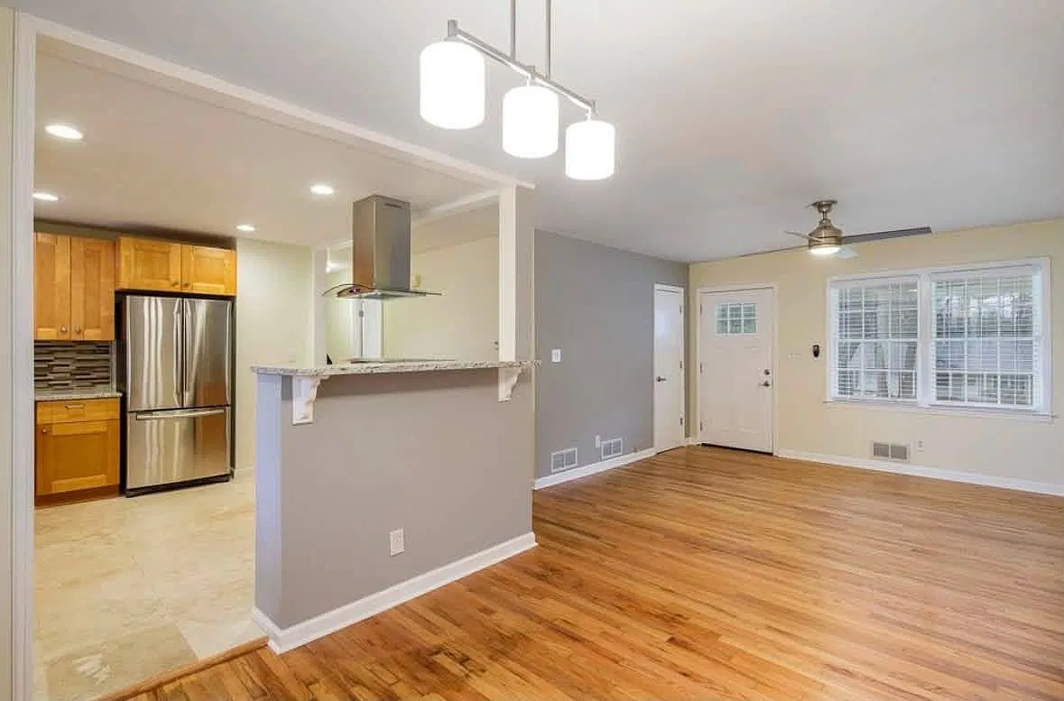 3 bed, 1075 sqft, $2,500 — Photo 4
