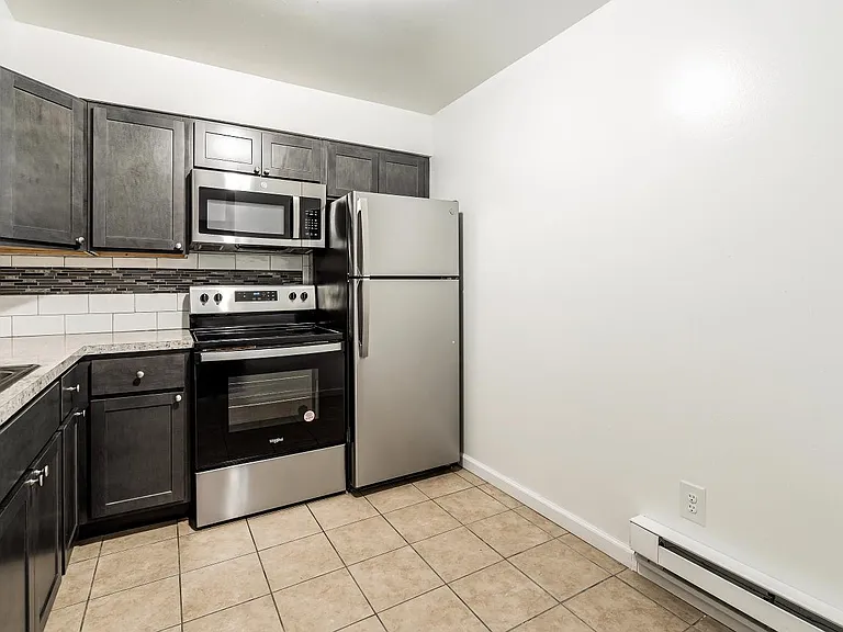 Garrison Apartments — Photo 15