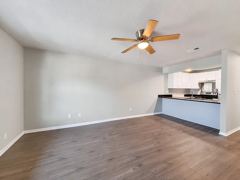 512 Landview St #D — Photo 6