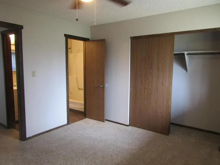 627 Willow Creek Ct — Photo 8