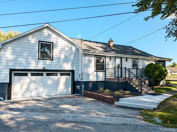 3570 Miller Rd, Bay City, MI 48706