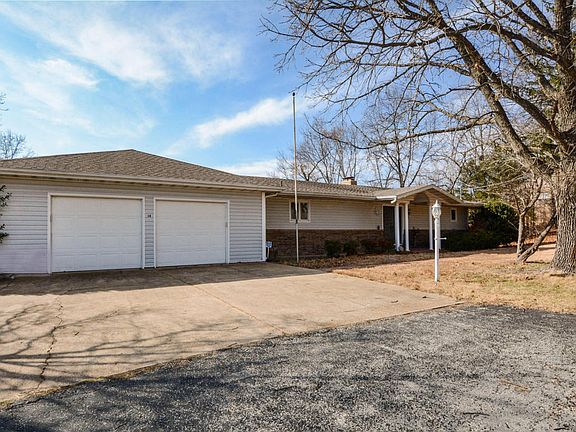 3rd image of 14 Hilltop Dr