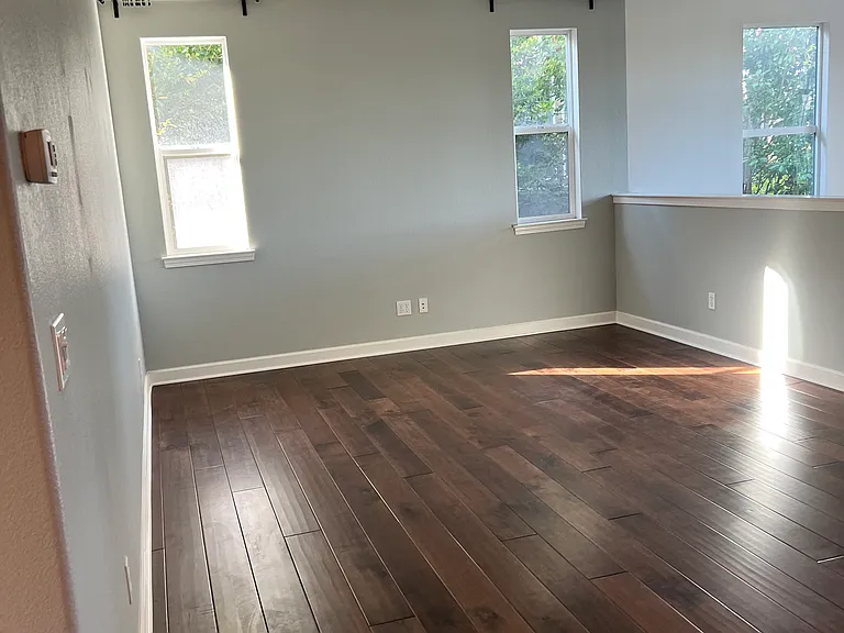 960 E Duane Ave — Photo 12