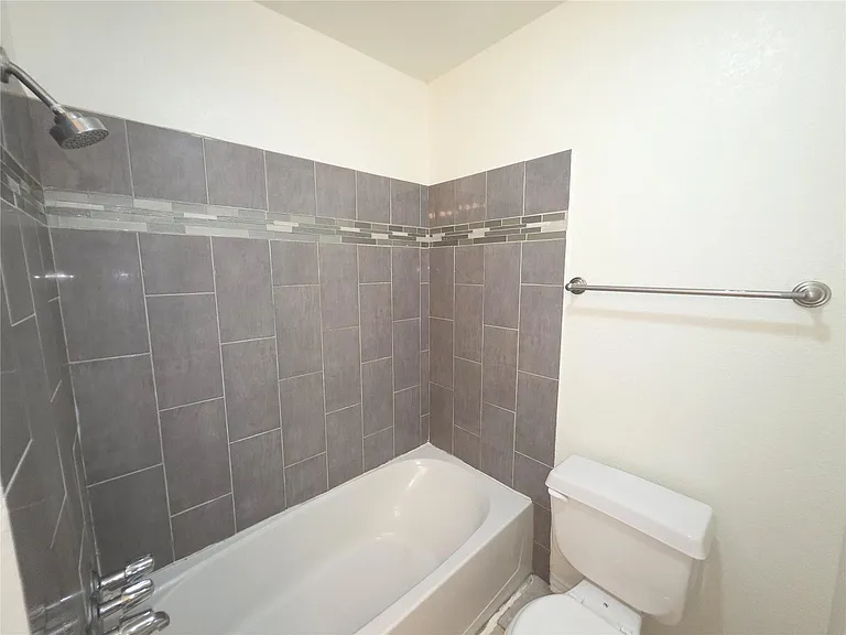 1600 Hollow Tree Blvd — Photo 19