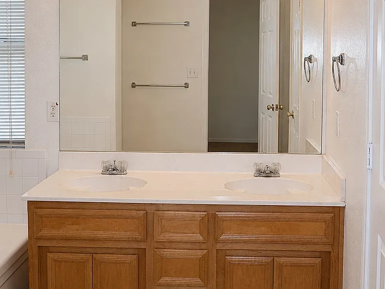 5802 Venetian Ct — Photo 23