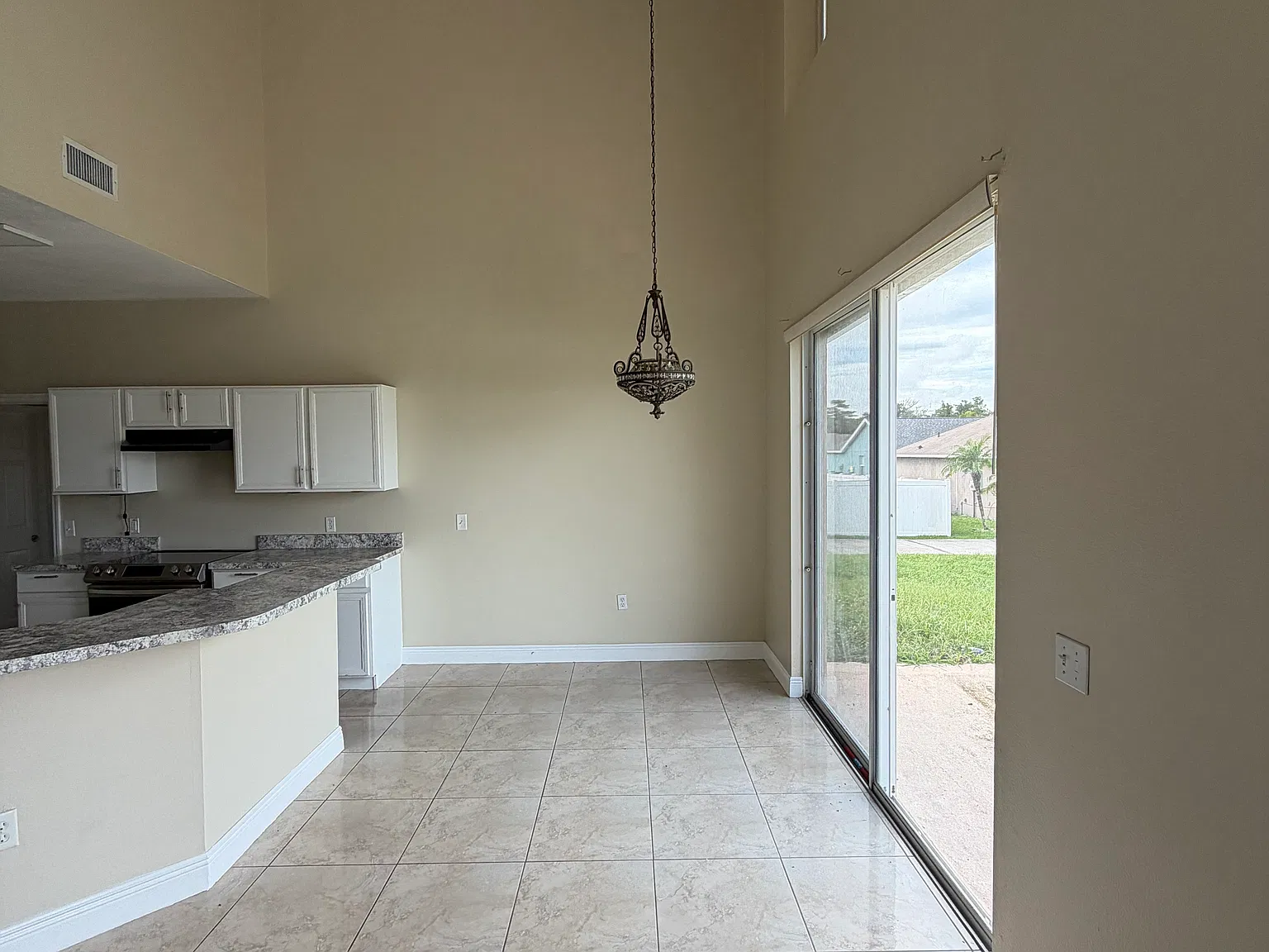 5 bed, 2530 sqft, $2,000 — Photo 4