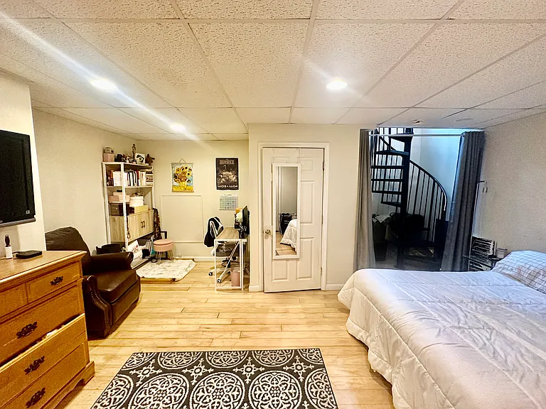 472 Commercial St #1 — Photo 14