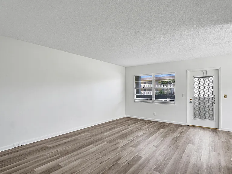 57 Dorset Dr #B — Photo 5
