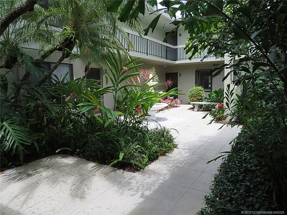 2nd image of 800 NW Fork Rd APT 6-4