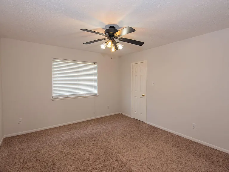 2207 Ames St — Photo 21