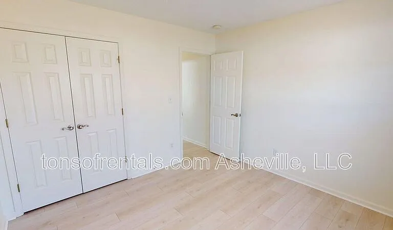 342 Meadow Pathway Dr — Photo 16