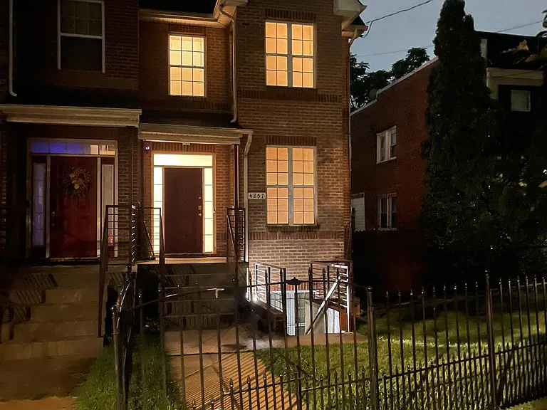 4257 Brooks St NE — Photo 2