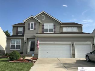 1807 White Pine Dr, Papillion, NE 68046