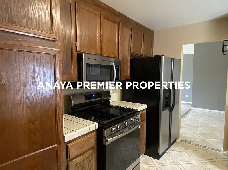 3 bed, 2.5 bath, 1516 sqft, $3,800 — Photo 3