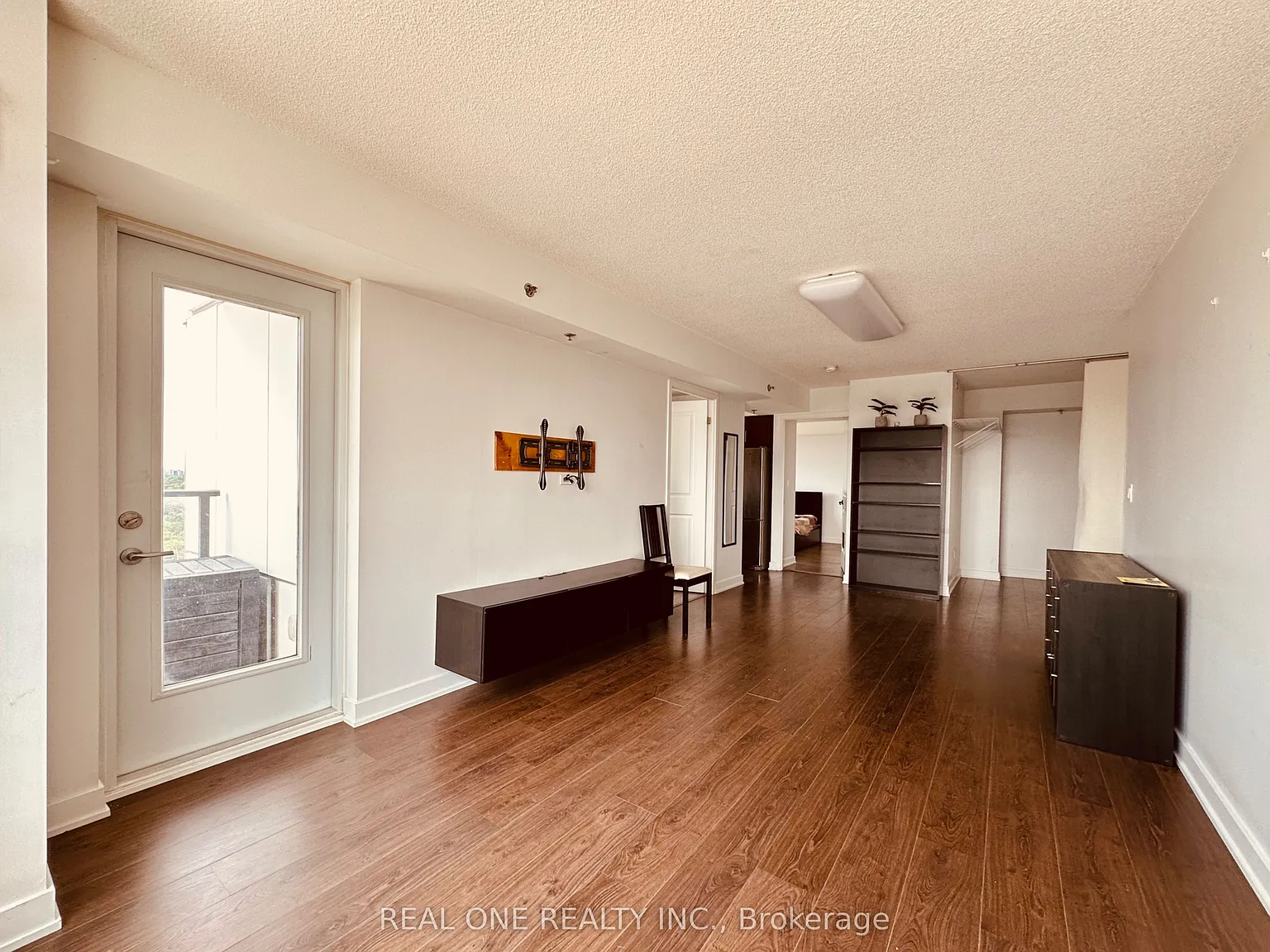 3 bed, $2,700 — Photo 3
