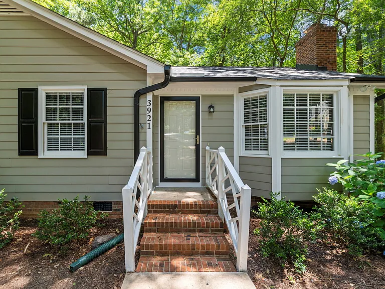 3921 Bamburgh Ln — Photo 6