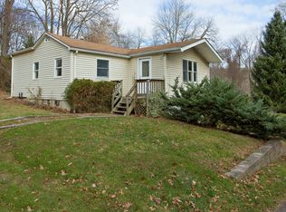 1 Lacona Dr, Patterson, NY 12563