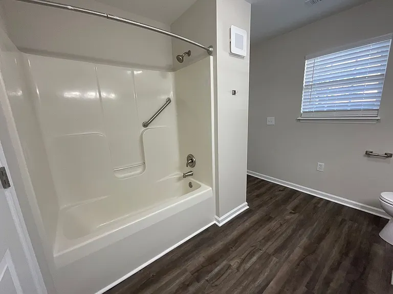 Meridian Park Apartments — Photo 48