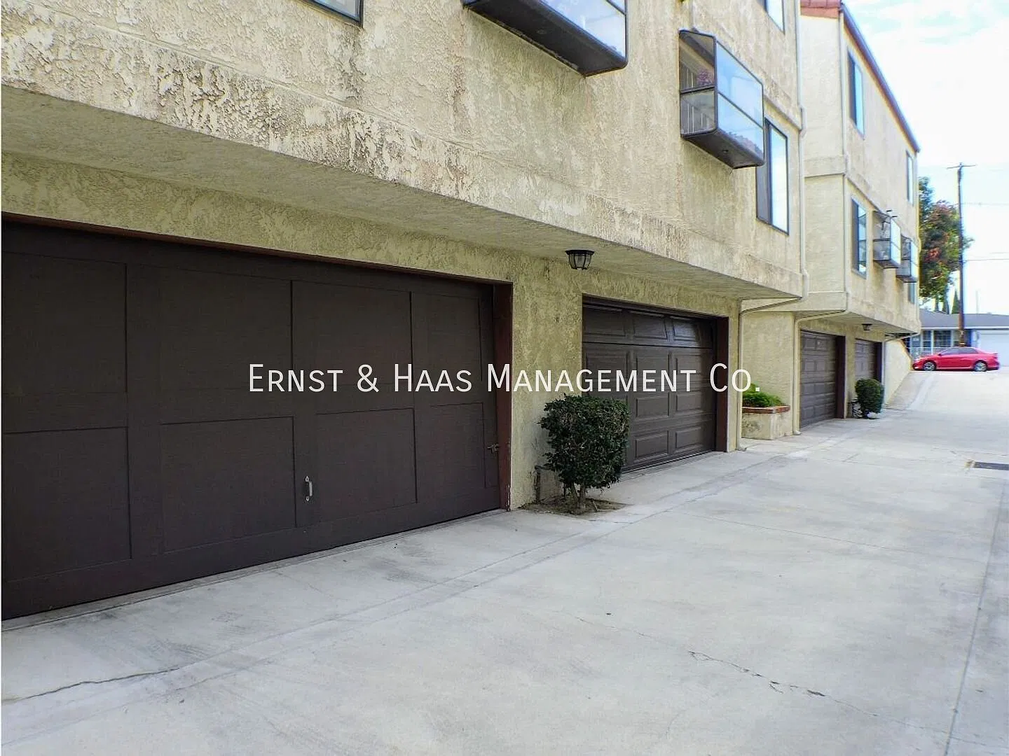 Wonderful Lakewood End-Unit Townhouse! — Photo 4
