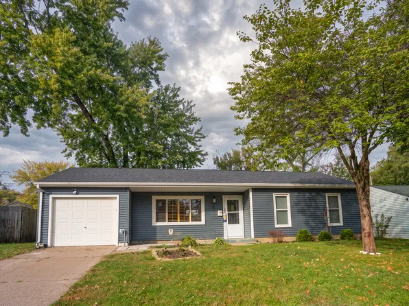 1430 Lakewood Dr, Bettendorf, IA 52722