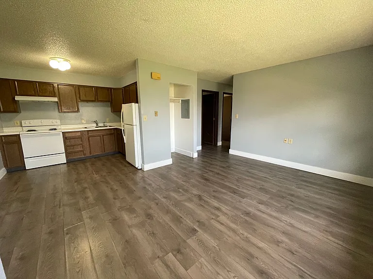 505 Barclay St — Photo 6