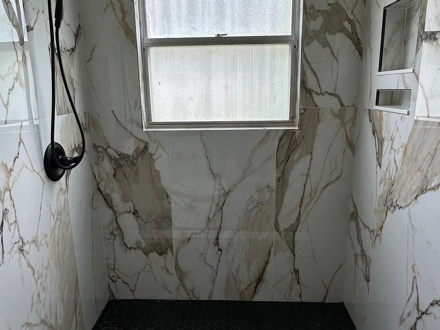 5 bed, 1500 sqft, $5,000 — Photo 2