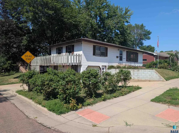 517 S Blaine Ave, Sioux Falls, SD 57103