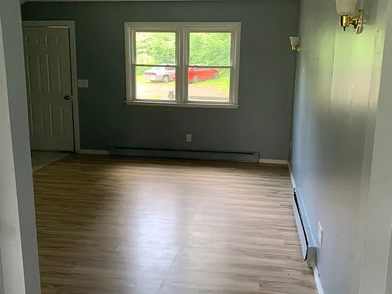 844 Exeter Rd — Photo 5