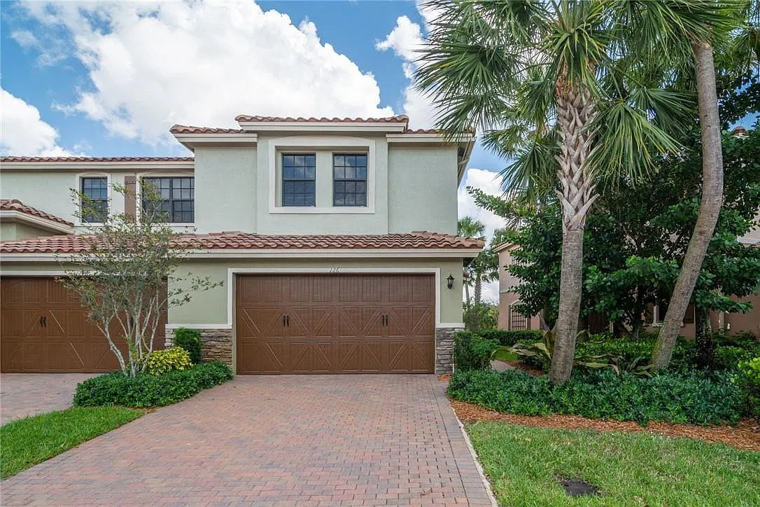 3 bed, 2.5 bath, 1883 sqft, $3,650 — Photo 2