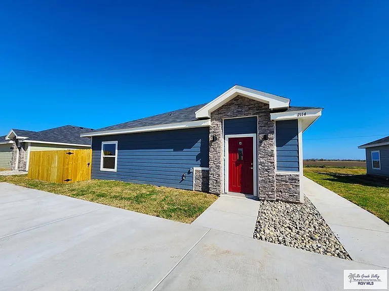 2114 E Valley Cir #B — Photo 3