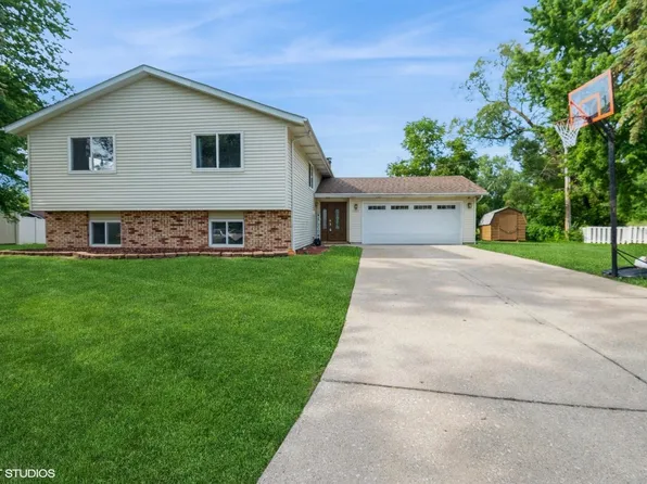 7405 Pierce Pl, Merrillville, IN 46410