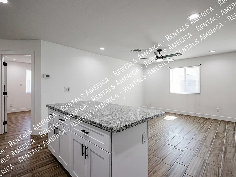 526 S Crismon Rd — Photo 11
