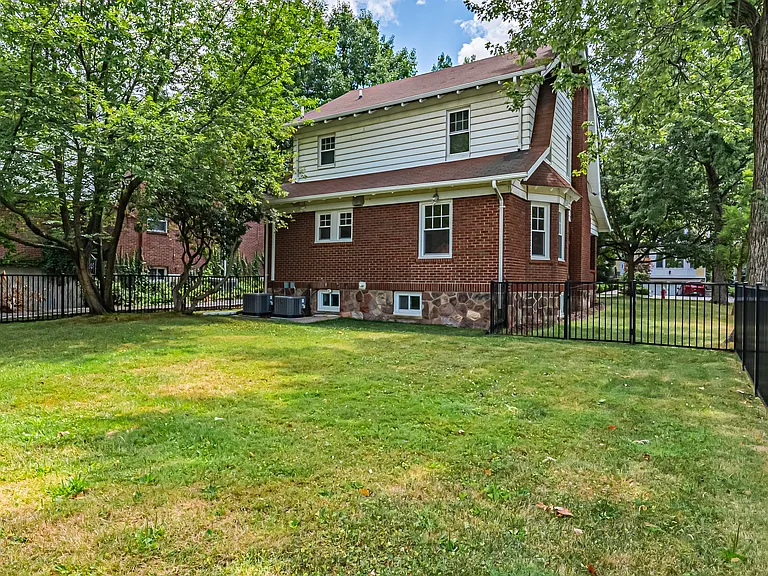 26 Glenwood Ave — Photo 30