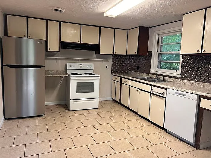 110 Wildwood Dr — Photo 3